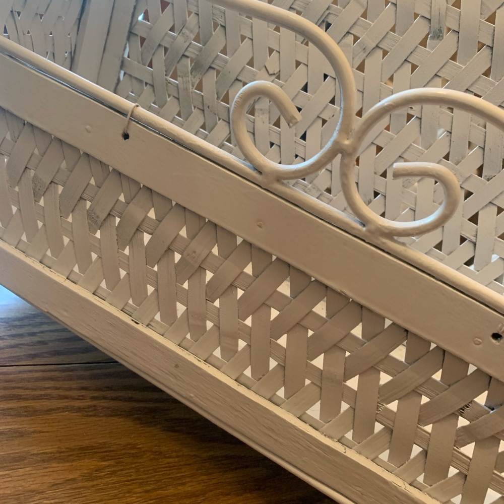 Metal / wood footed basket - - Picture 6 of 15